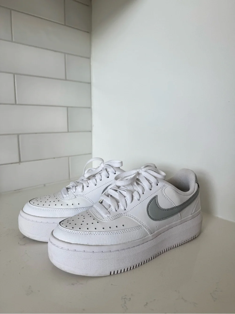 WOMEN'S NIKE COURT VISION ALTA LEATHER WHITE GREY SNEAKERS sz 8.5 - Picture 4 of 11